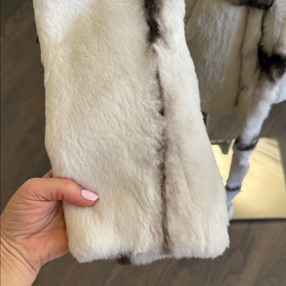 Elegant Real Fur Jacket - Picture 6 of 11